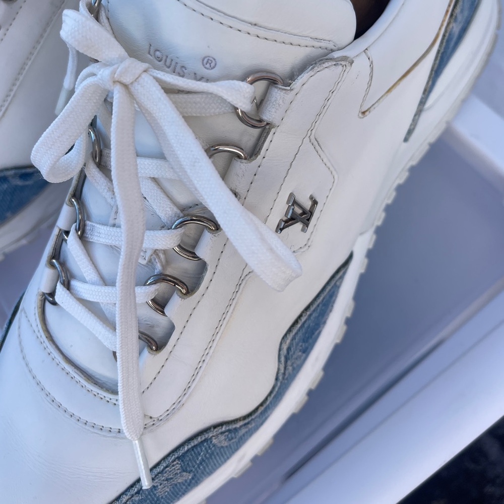Size European 43 US 10,5